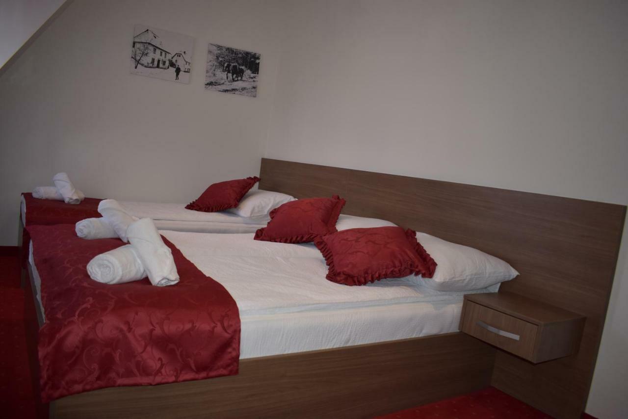 Hotel Zlatni Bor Sokolac  ภายนอก รูปภาพ
