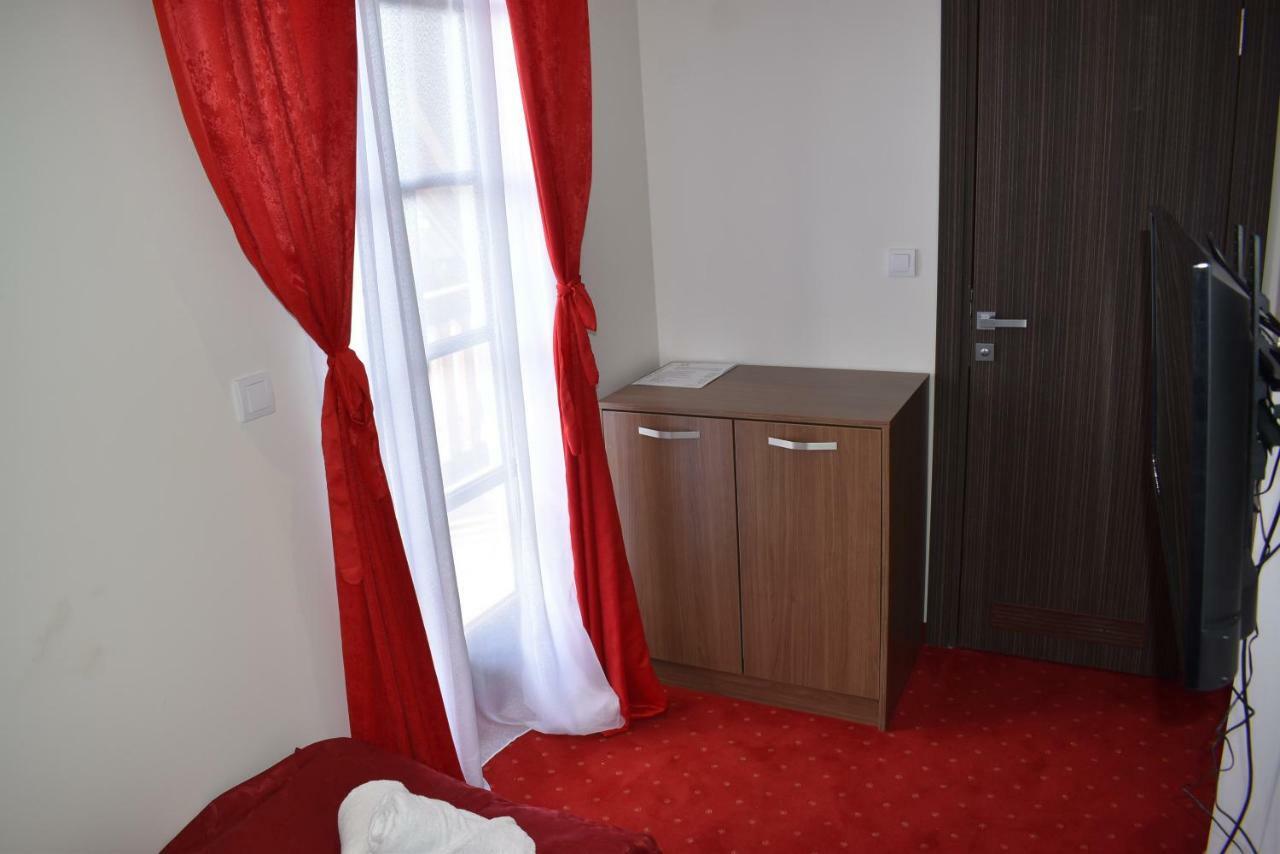 Hotel Zlatni Bor Sokolac  ภายนอก รูปภาพ