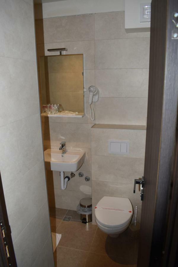 Hotel Zlatni Bor Sokolac  ภายนอก รูปภาพ