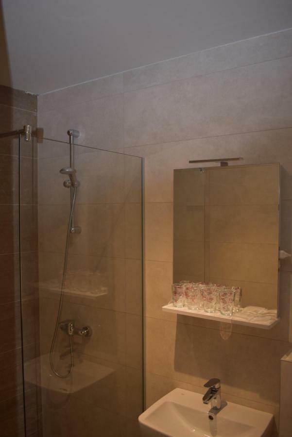Hotel Zlatni Bor Sokolac  ภายนอก รูปภาพ