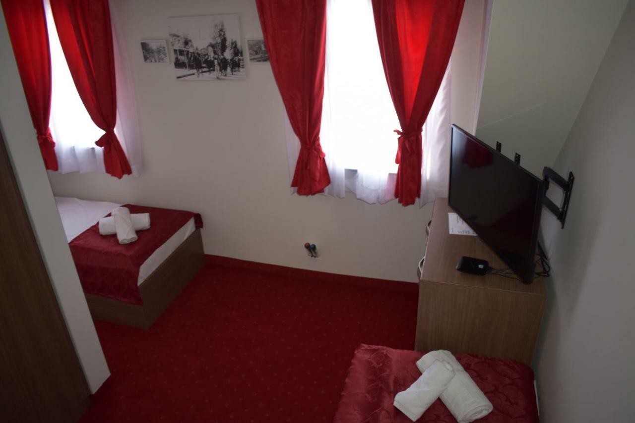 Hotel Zlatni Bor Sokolac  ภายนอก รูปภาพ
