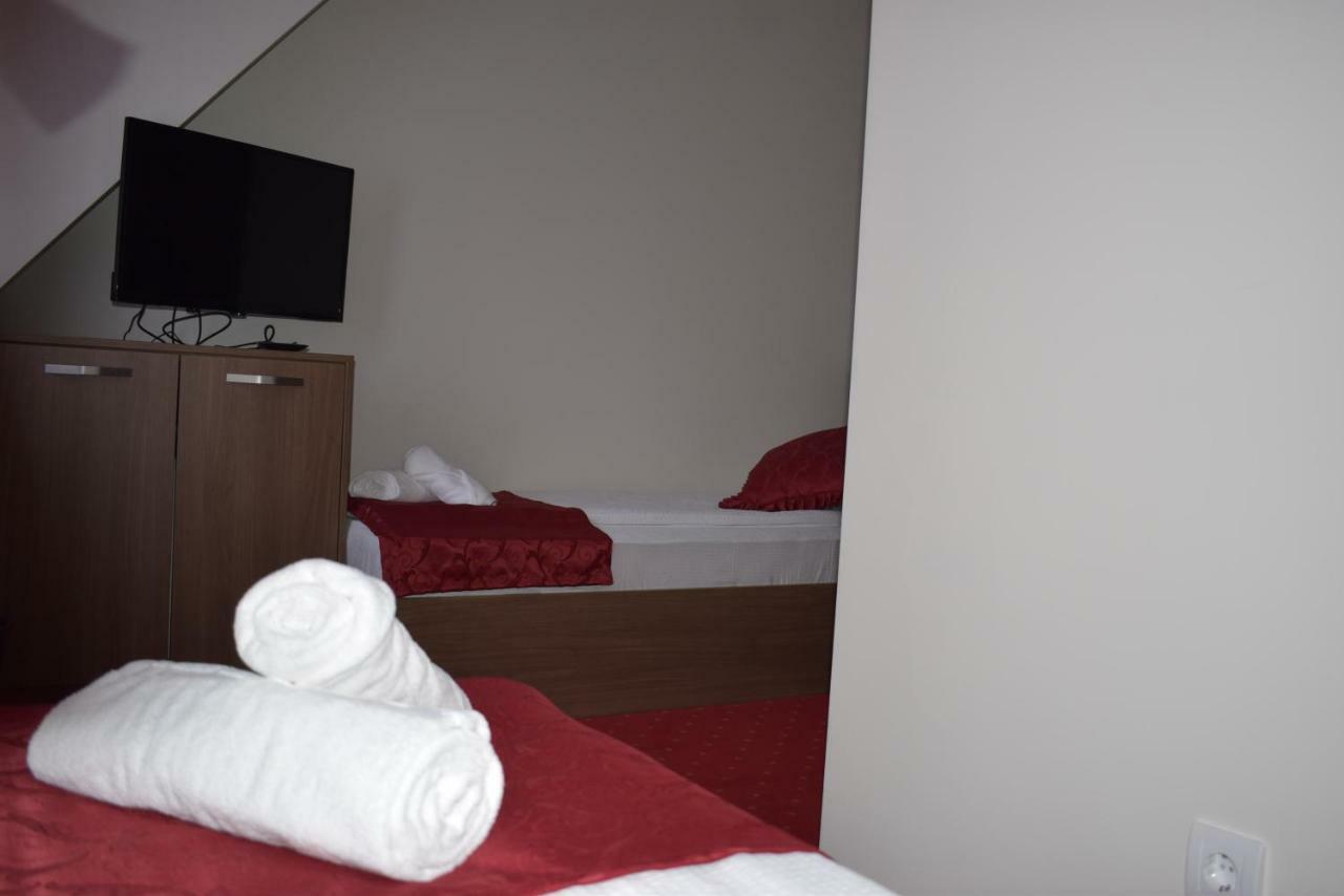 Hotel Zlatni Bor Sokolac  ภายนอก รูปภาพ