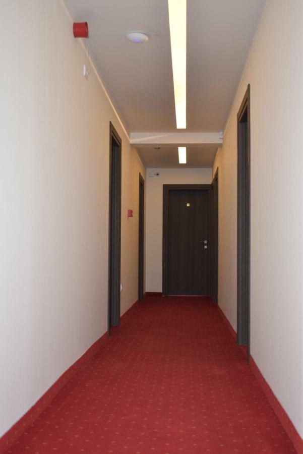 Hotel Zlatni Bor Sokolac  ภายนอก รูปภาพ